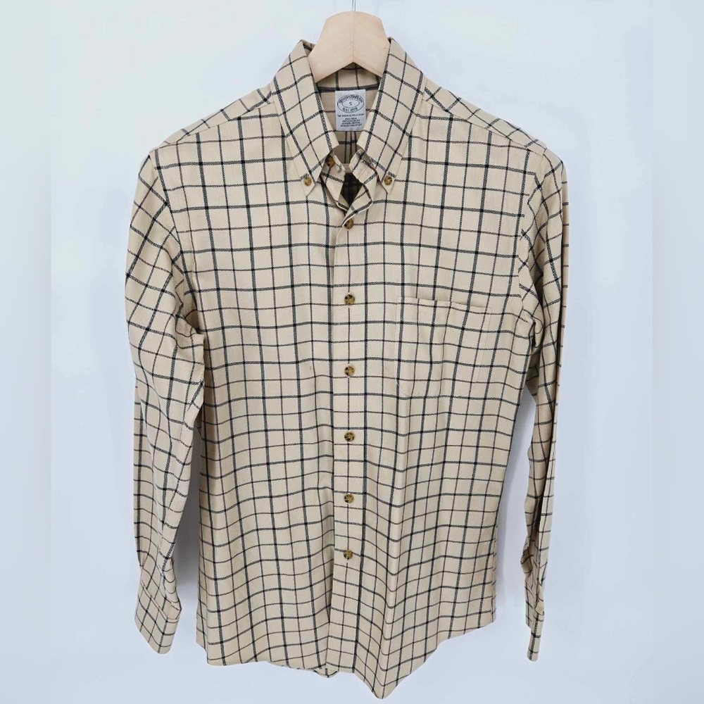 Brooks Brothers Men's Button up Cream Plaid Shirt Size Small